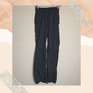 Lululemon Women’s Cargo Pants Size 2 Black